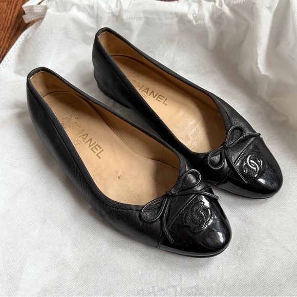 Chanel Black Lambskin Patent Cap Toe Ballet Flat - Picture 2 of 7